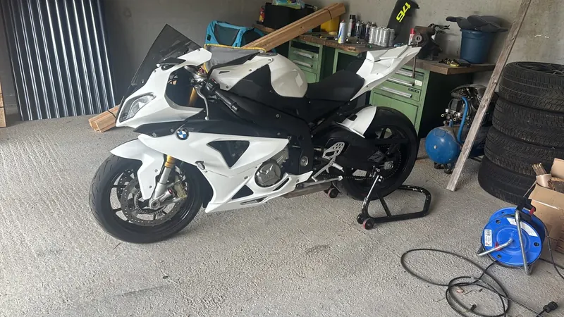 BMW S1000RR «TwoFace» in Weiß