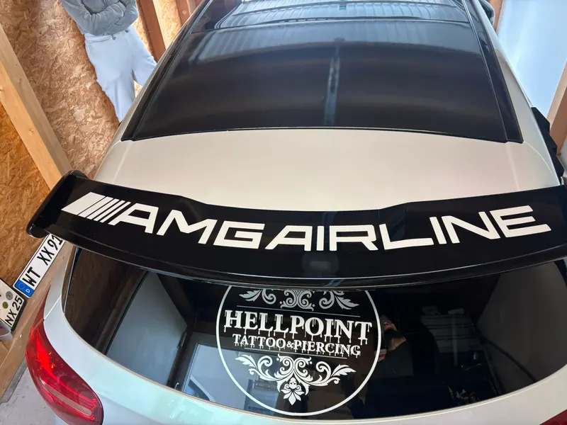 Heckspoiler-Schriftzug und Heckscheibe «Hellpoint»